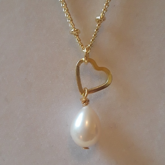 NWT  Pearl drop and heart Necklace - Picture 2 of 4